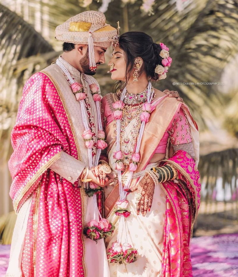 white and pink kashta style saree drape for maharashtrian wedding