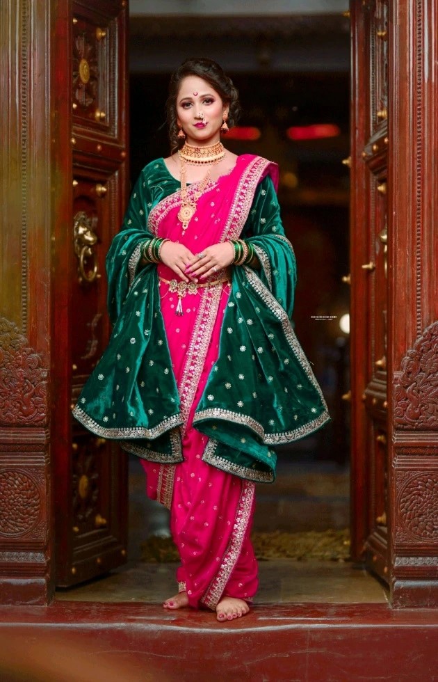 traditional pink and green velvet nauvari saree look with jewellery