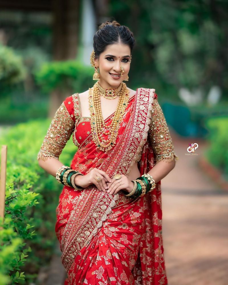 simple elegant red banarasi nauvari saree for wedding