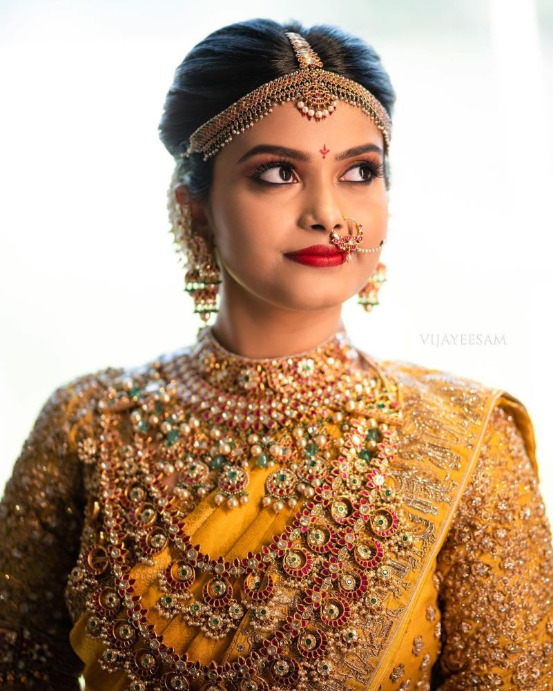 simple red and golden south indian bridal makeup look in saree