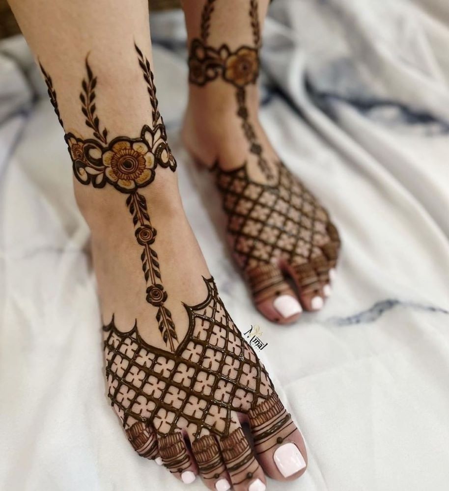 foot mehndi design simple and easy with net and floral motif