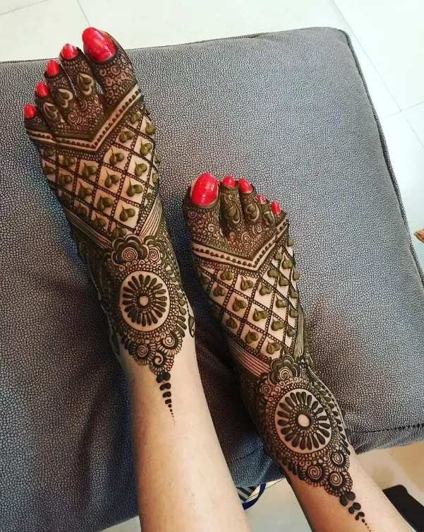 foot mehndi design simple easy and beautiful with hearts