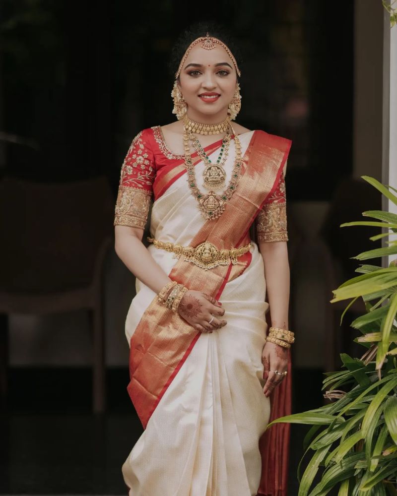 kerala bridal look in white and red kanjeevaram saree and temple jewellery
