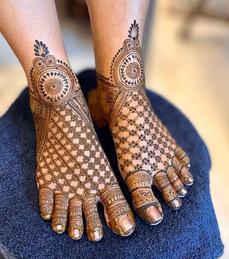 modern bridal mehndi design for feet with intricate and unique jaal work