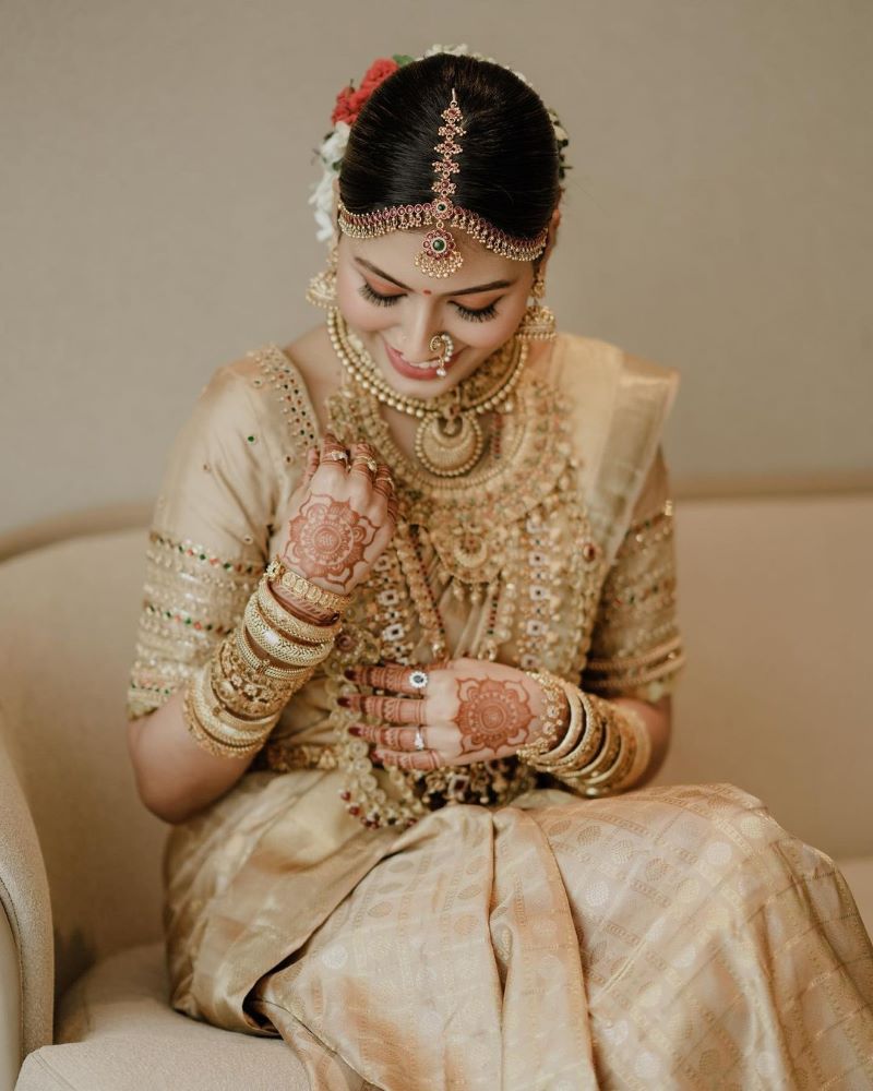 monochrome golden kerala bridal look simple