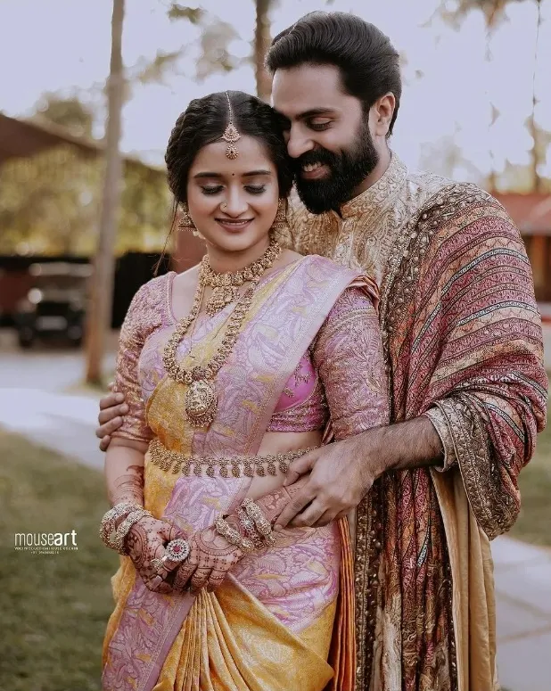 unique kerala bridal look in pastel pink and yellow saree