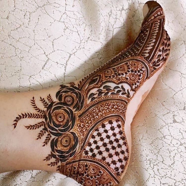 latest and trendy side foot mehndi design with rose flower