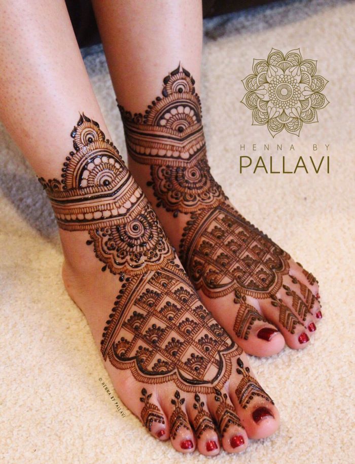 photo of trendy and pretty dulhan mehndi for feet for wedding and karwa chauth