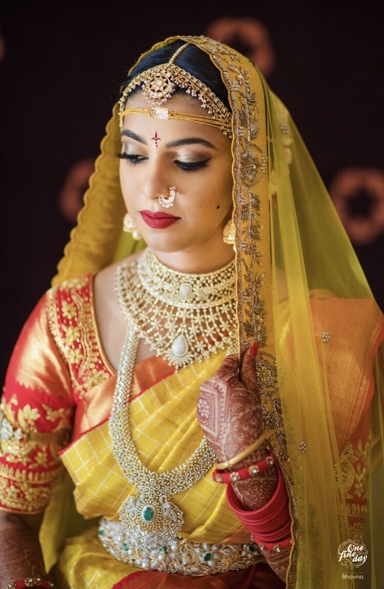 simple south indian bridal makeup with bold red lips and subtly smokey eyes