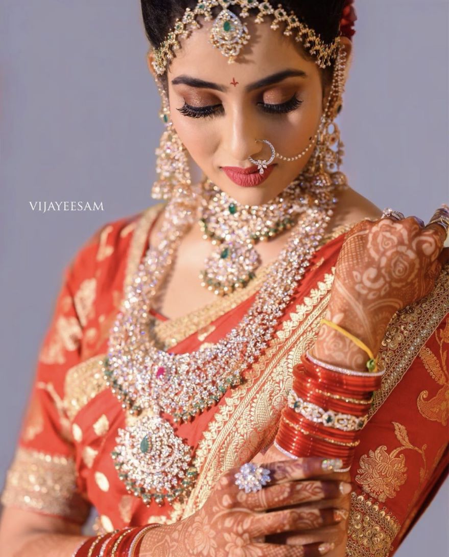 simple south indian bridal makeup look with red kanjivaram saree