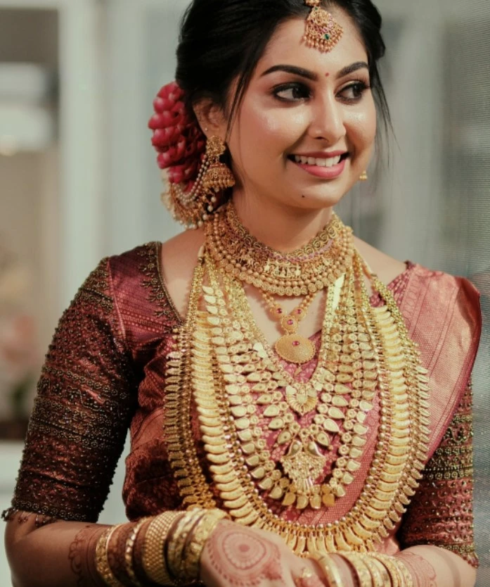 traditional kerala bride in layered gold jewellery