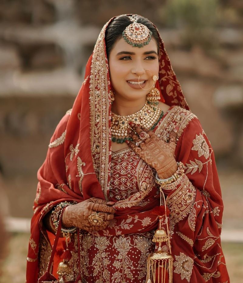 simple lehenga dupatta draping styles for wedding for sikh brides