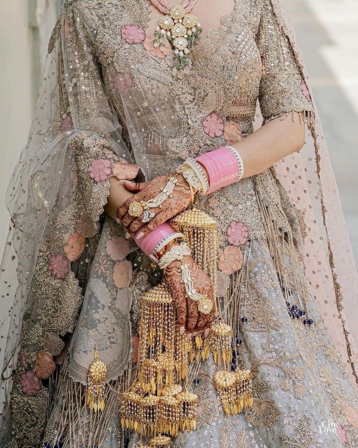 latest pink bridal chura with golden kalire