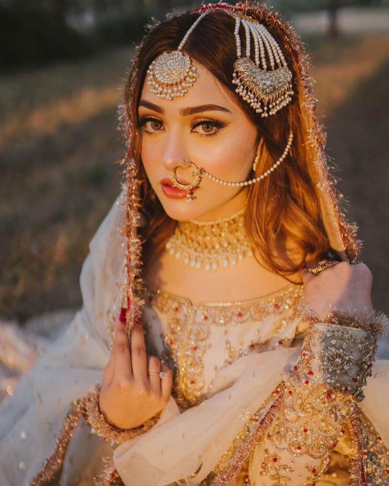 open hair pakistani bridal hairstyle for baraat 