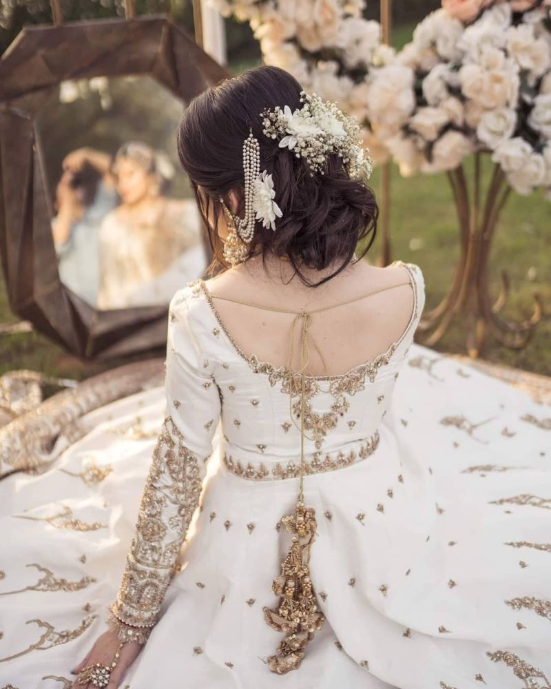 pakistani bridal hairstyle with flowers for short hair