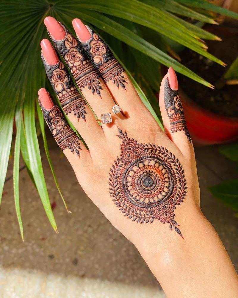 simple easy mandala mehndi design for back hand