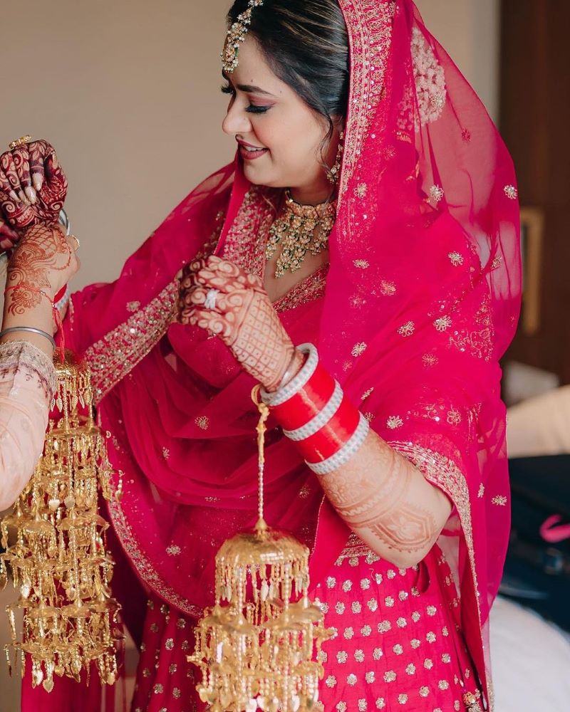 simple and traditional red bridal chura design
