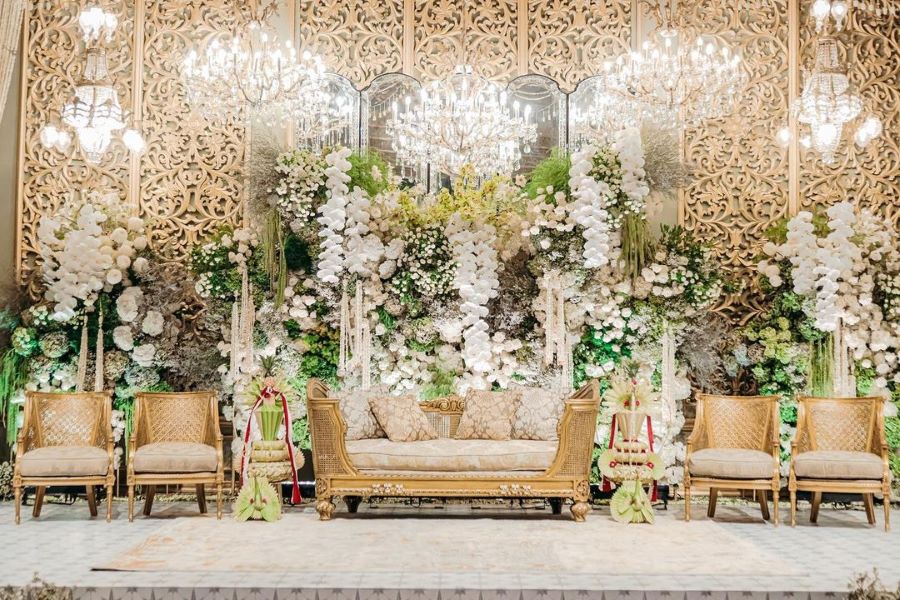 white golden engagement decoration ideas for stage