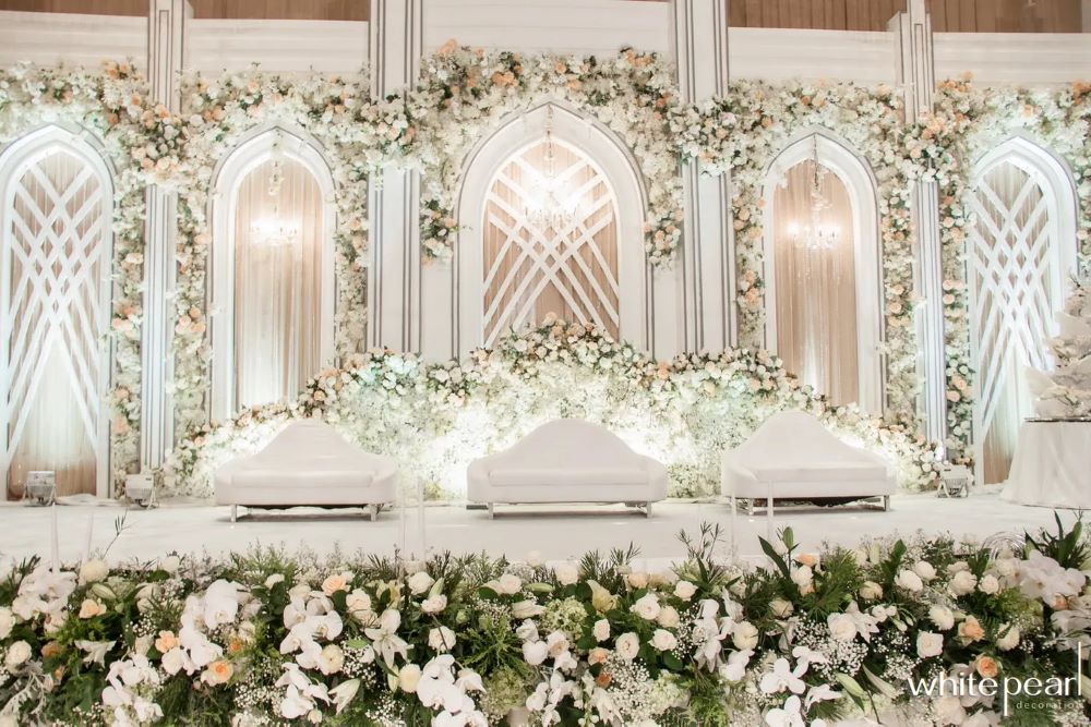 white theme wedding stage decorations 